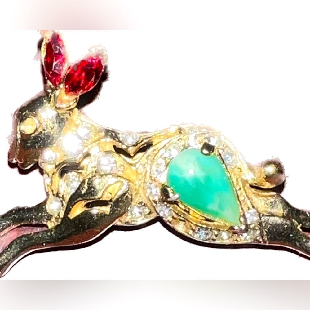 Vintage brooch, hare, 1940s! Gold tone. Great condition.